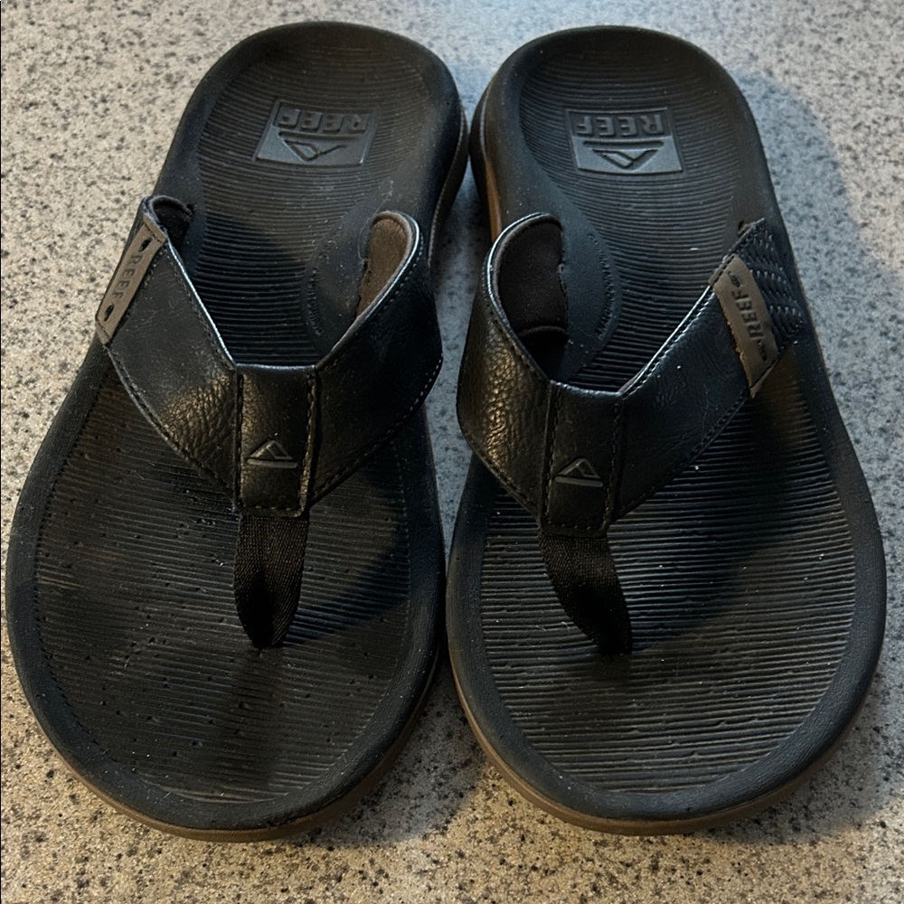 Reef Black Leather Thong Sandals, nearly new